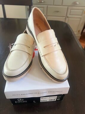 Blondo women's penny bone leather loafer. Size 8.